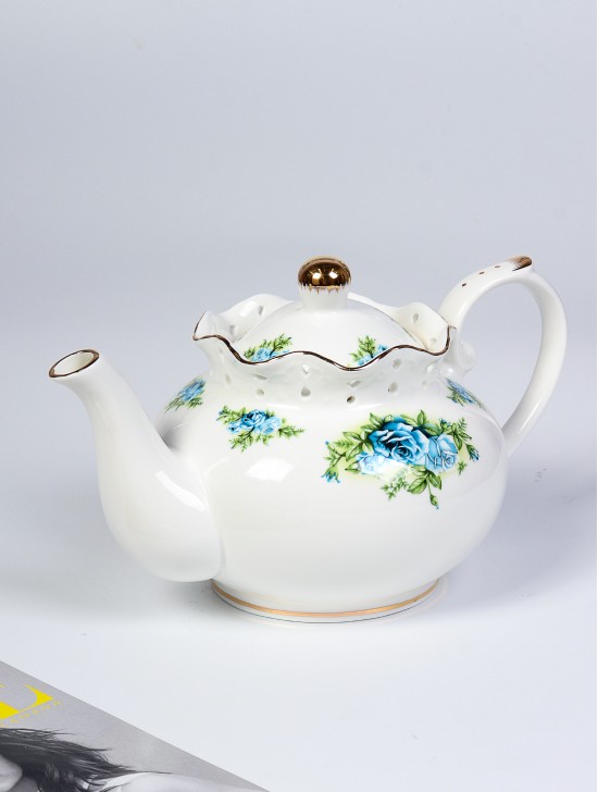 Fine Porcelain Blue Rose Tea Pot With Gift Box